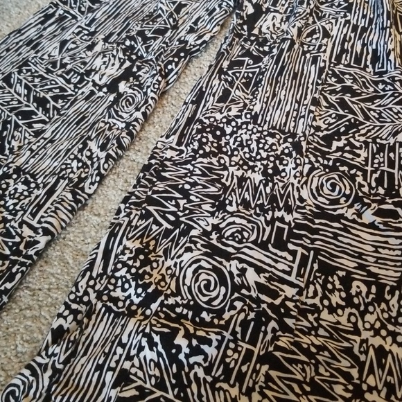 Long patterned pants - Picture 2 of 3